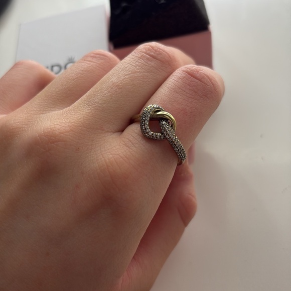Pandora knotted heart ring - Picture 3 of 5